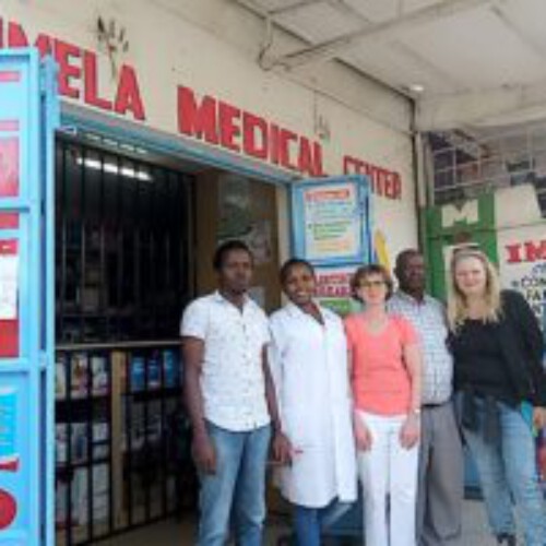 Vor dem Imela Medical Center